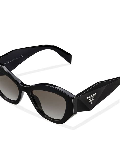 prada occhiali da sole cat eye|farfetch occhiali da sole.